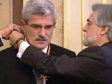 Condecoração a Henrique Calisto