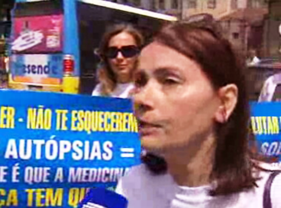 Mãe de jovem morto contesta resultado da autópsia