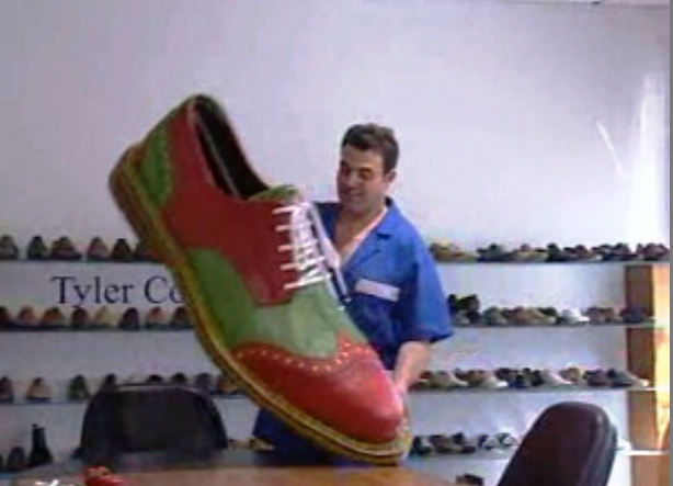 Sapato gigante para apoiar a Seleção