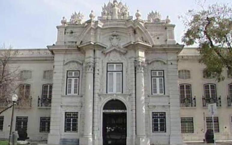 No Mundo dos Heróis