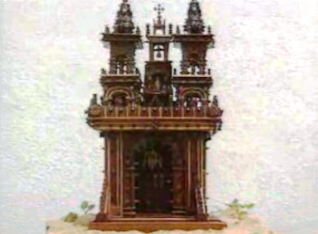 Octogenário constrói catedrais em madeira