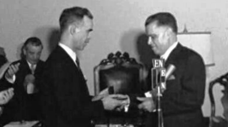 Condecoração de Arantes e Oliveira