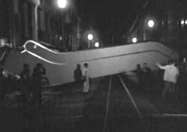 Montagem de escada rolante no Grandela