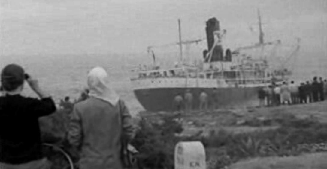 Navio “Hildebrand” encalhado em Cascais