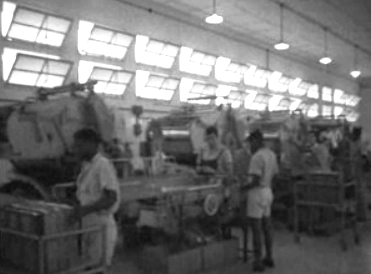 Governador de Angola visita fábrica de tabaco