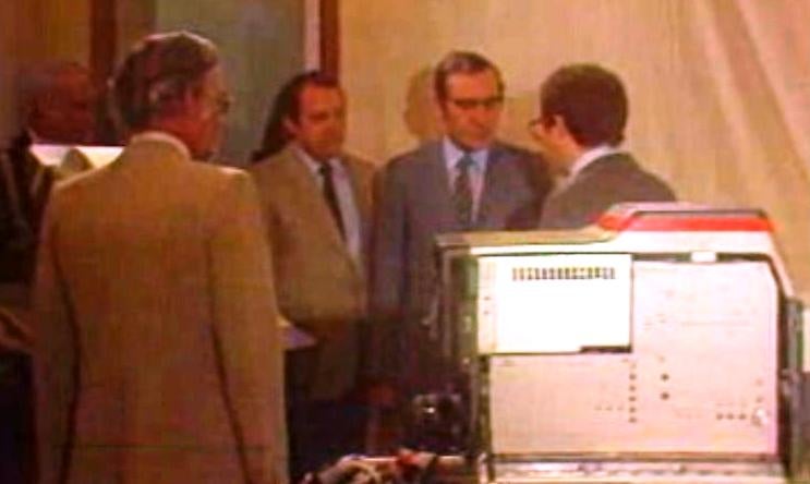 Ramalho Eanes visita o Centro de Imprensa de Viseu