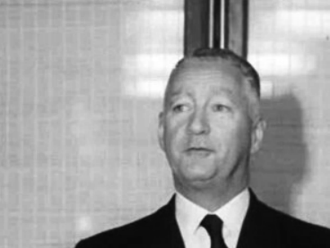 Partida de Pierre Messmer para Paris