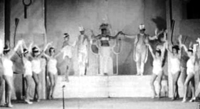 Ensaio da revista “Mini-Saias”