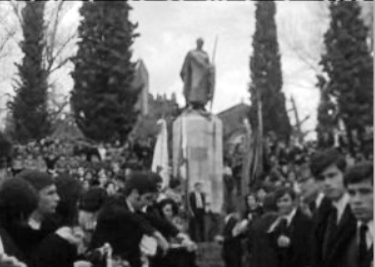 José Hermano Saraiva com finalistas das Escolas do Magistério