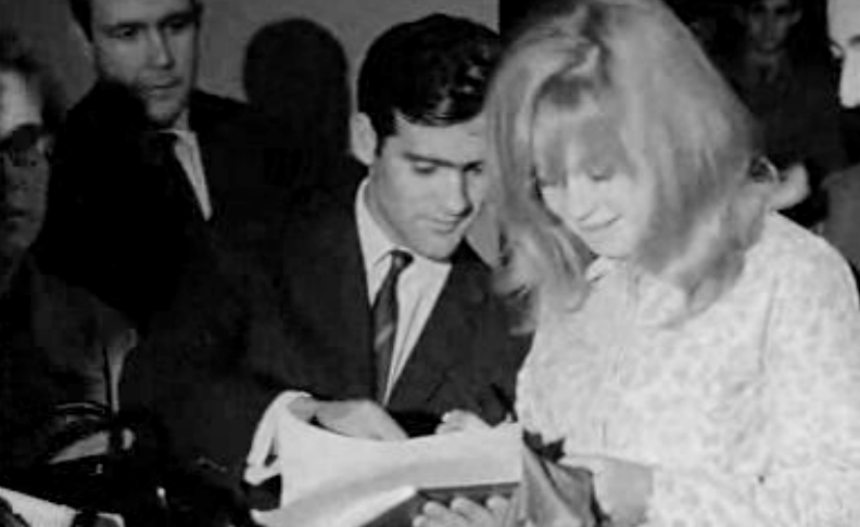 Marisol janta no Mercado de Abril