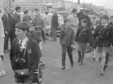 Chegada de turistas ingleses e franceses a Lisboa