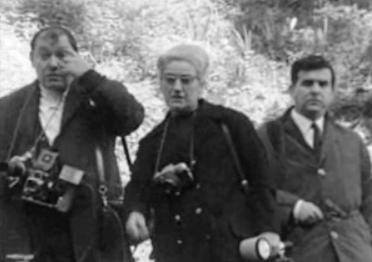 Salazar sai do Hospital da Cruz Vermelha