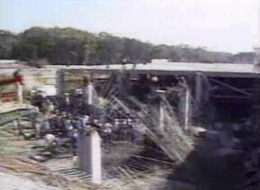 Abatimento de placa em obra