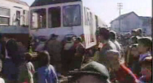 Acidente entre um comboio e um camião no Porto