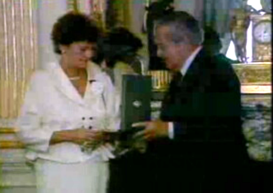 Condecoração de Edgar Faure