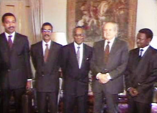 Mário Soares recebe PRD angolano