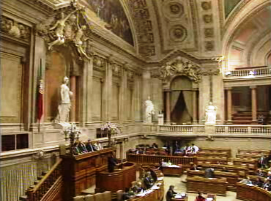 Discussão parlamentar sobre indústria têxtil