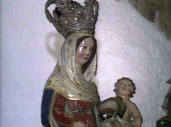 População esconde imagem religiosa