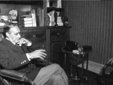 General António de Spínola apresenta cumprimentos a Ramiro Valadão