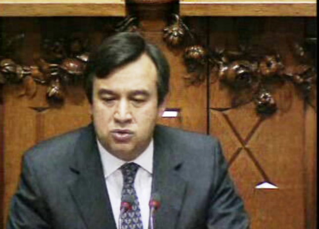 Debate parlamentar sobre política económica