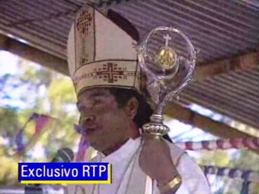 Procissão católica em Díli