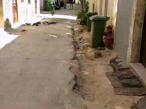 Valas abertas no bairro da Madragoa