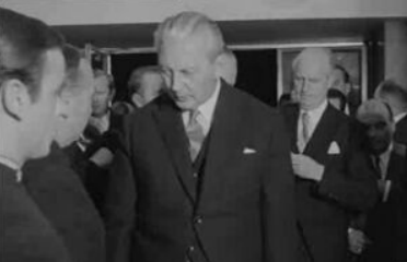 Kurt Kiesinger visita Salazar no Hospital da Cruz Vermelha