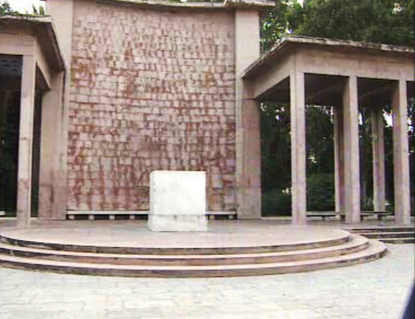 Estátua do Marechal Carmona no Campo Grande