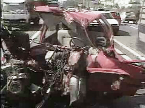 Choque frontal entre automóvel e autocarro da TAP
