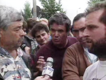 Operários da construção civil em desespero