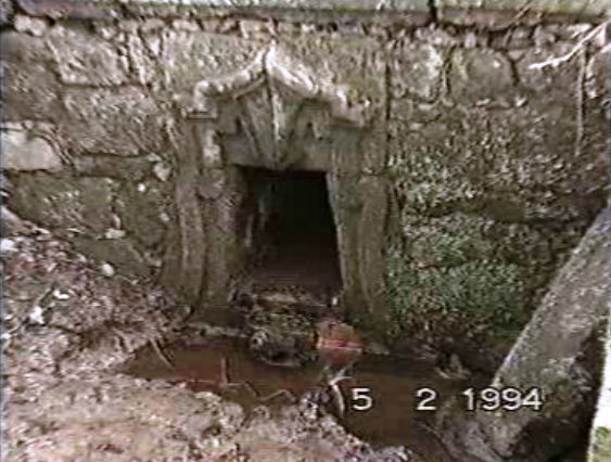 Destruição de fonte de águas minerais