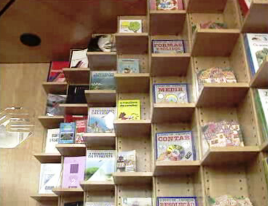 Livreiros vendem livros acima dos preços legais