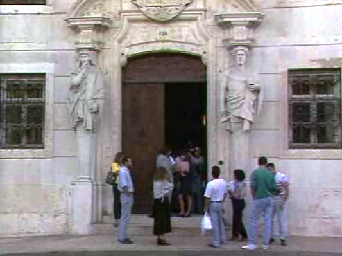 DECO apresenta queixa na PGR