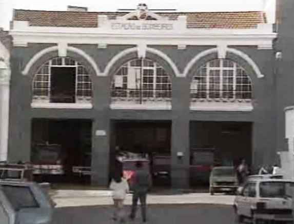 Jovem rouba carro de bombeiros