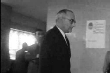 Marcelo Caetano e Hermínia Silva visitam Salazar no Hospital da Cruz Vermelha