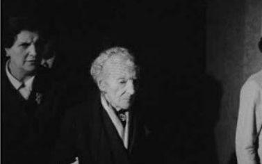 Marta do Resgate Salazar visita o seu irmão no Hospital da Cruz Vermelha