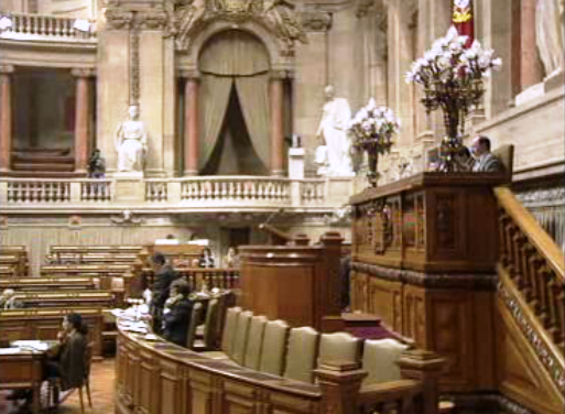 PSD exige explicações dos ministros na AR