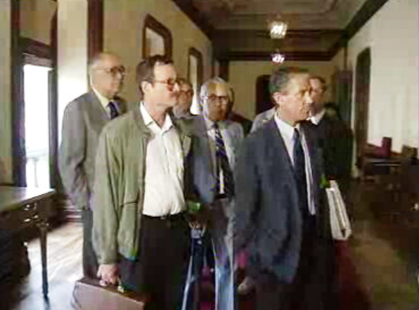 Petição para exigir o controlo do SIS