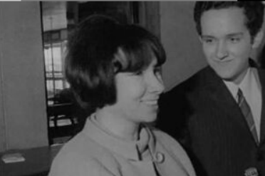 Chegada de Maria de Lurdes Resende a Lisboa