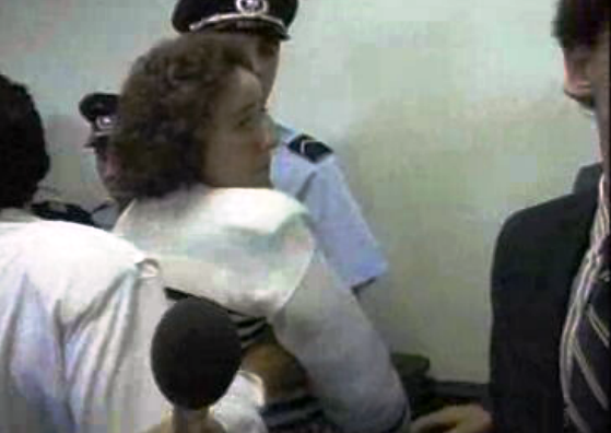 Julgamento de mulher que acorrentou filha deficiente