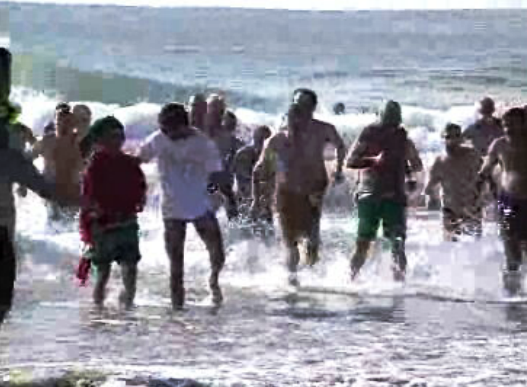 Primeiro banho do ano em Carcavelos