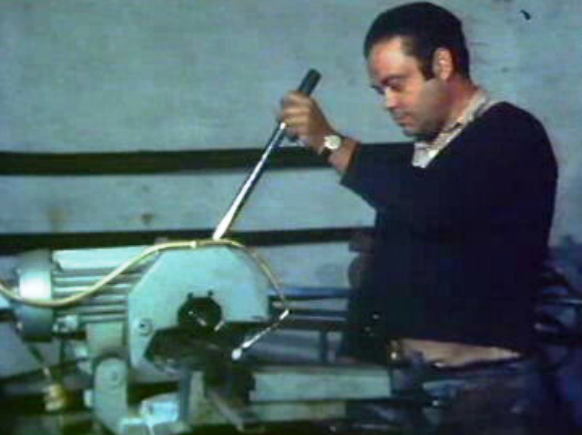 Surdo mudo com várias profissões