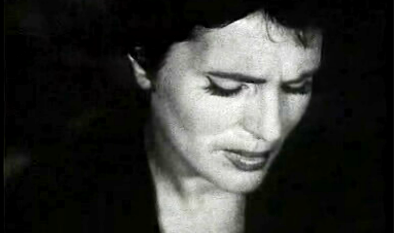 Amália – Um Adeus Português