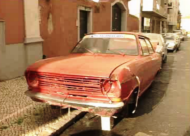 Carros abandonados em Lisboa