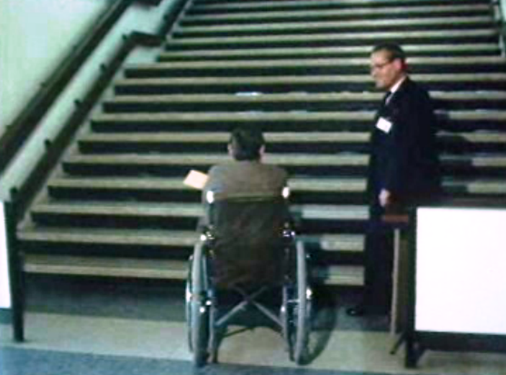 Acesso a deficientes no aeroporto da Portela