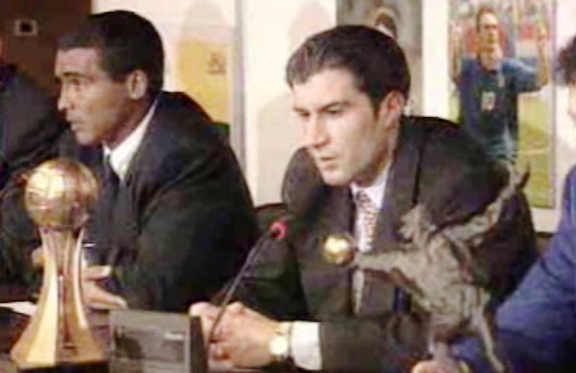 Luís Figo proibido de jogar em Itália