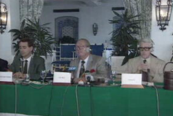 Le Pen critica Mário Soares