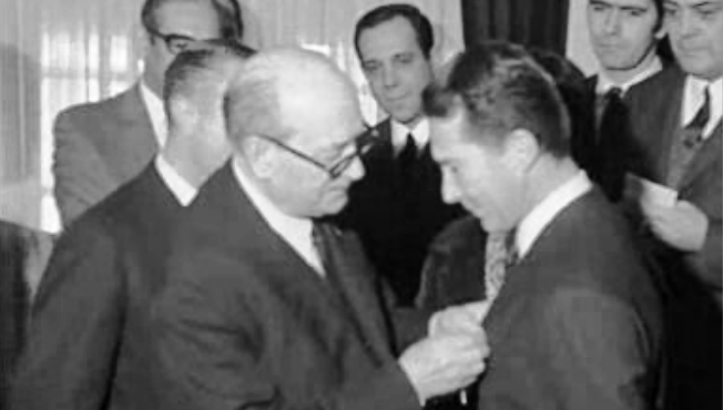 Condecoração de Manuel dos Santos em Lisboa