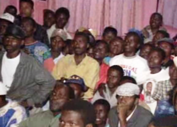 Simpatizantes da UNITA torcem pela seleção angolana