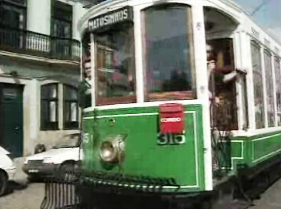 Desfile de carros elétricos